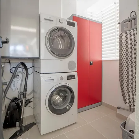 Romana - Direct Aan Zee - Incl Prive Parkeerplaats In Parkeergarage! Apartment Denia